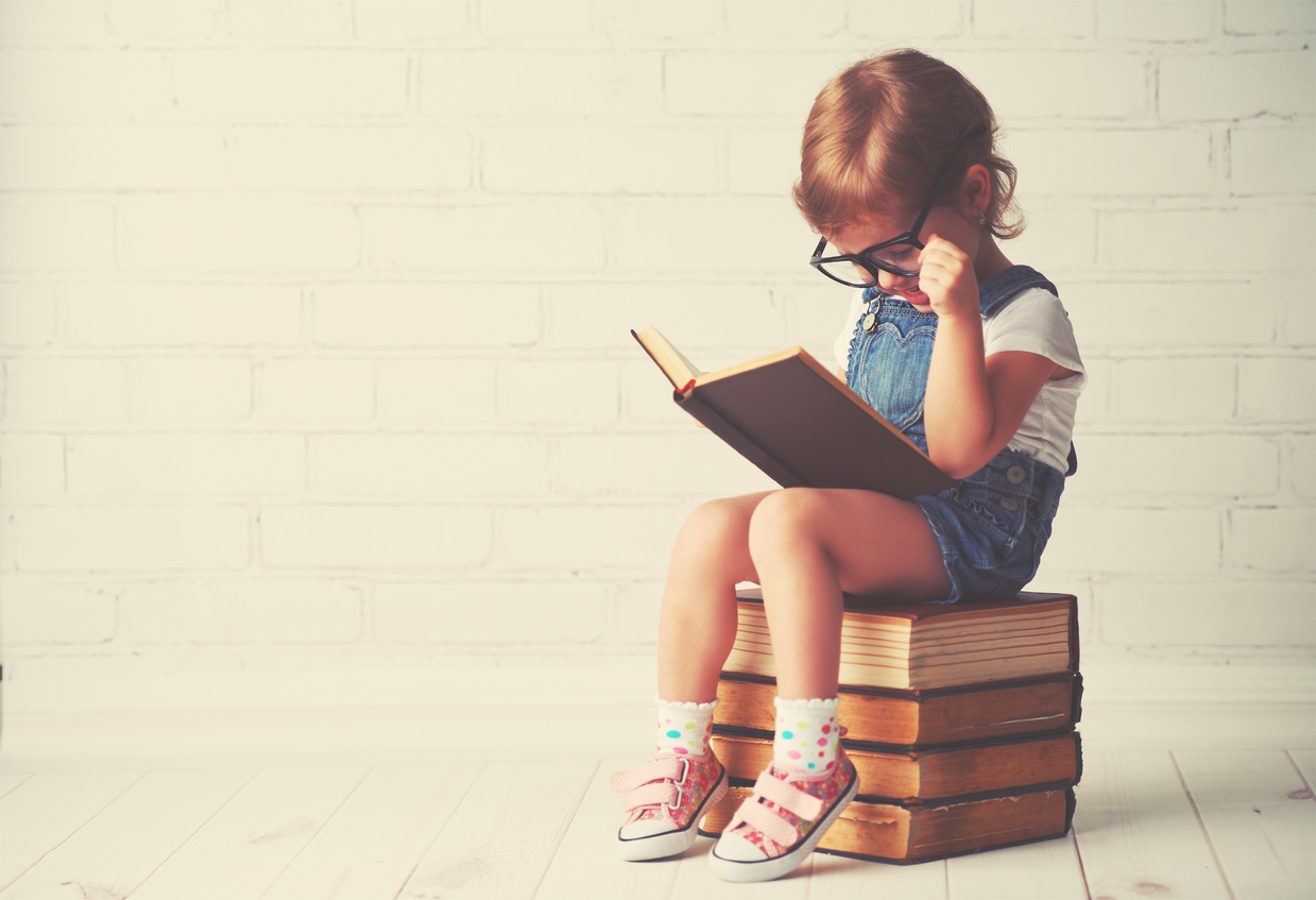 Девушка с книгой