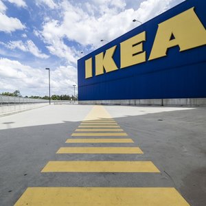 Бизнес-неделя: IKEA и Amazon в Украине, Зеленский и китайцы в Мотор Сич, долги Барселоны