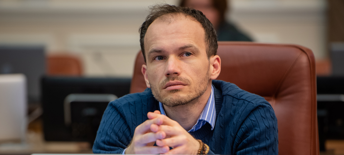 Денис Малюська : фото, биография, досье