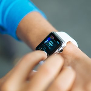 Часы Apple Watch Series 8 смогут определить повышенную температуру тела – аналитик