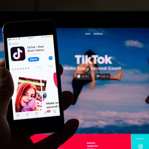 Власти США требуют, чтобы Apple и Google удалили TikTok из своих магазинов приложений