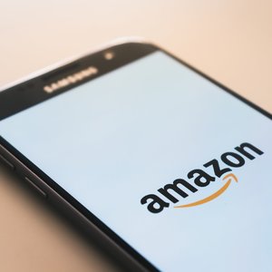 Amazon ограничил поисковую выдачу и продажу товаров для ЛГБТ-сообщества в ОАЭ