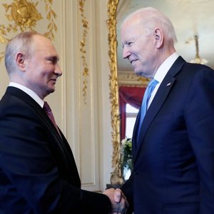 Встреча Байден – Путин, новые санкции СНБО и гигантский безроговый носорог: новости недели