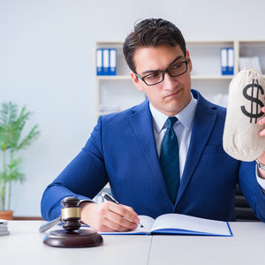 Сколько зарабатывают юристы: топ-20 юридических компаний по доходам