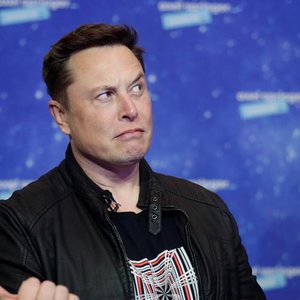 Илон Маск заставил всех сотрудников Tesla вернуться в офисы, но они там не поместились