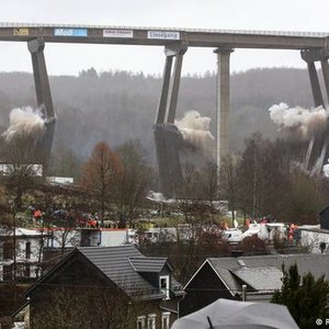 В Германии взорвали 500-метровый мост на автобане – видео