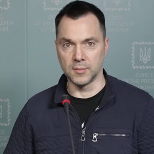 Арестович освобожден от исполнения обязанностей советника Офиса президента