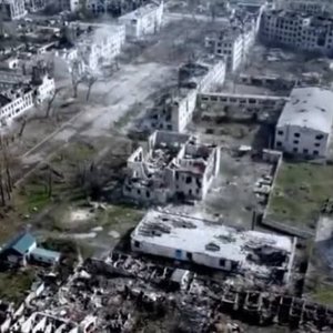 Гайдай: Рубежное разделило судьбу Мариуполя, город разрушен до основания – фото, видео