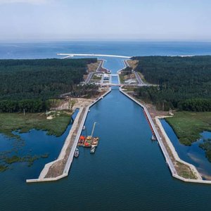 Польша построила судоходный канал в обход России: видео до и после