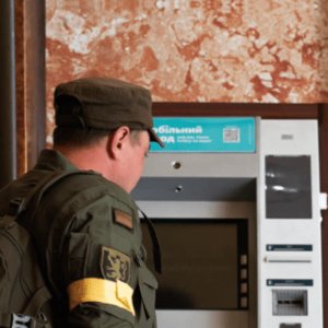 Ощадбанк отменил комиссию за снятие наличных в банкоматах с карточек других банков