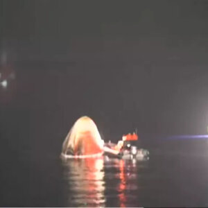 Корабль SpaceX Dragon с частными астронавтами Ax-2 приводнился у побережья Флориды – видео