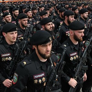 "Трудно воевать с теми, кто от тебя прячется". Как боевиков Кадырова возвращают на войну