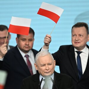 В Польше завершились местные выборы: по экзитполу "ПиС" опередила альянс Туска